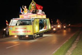 Hà Tĩnh: CLBTNPT Chùa Giai Lam diễu hành xe hoa