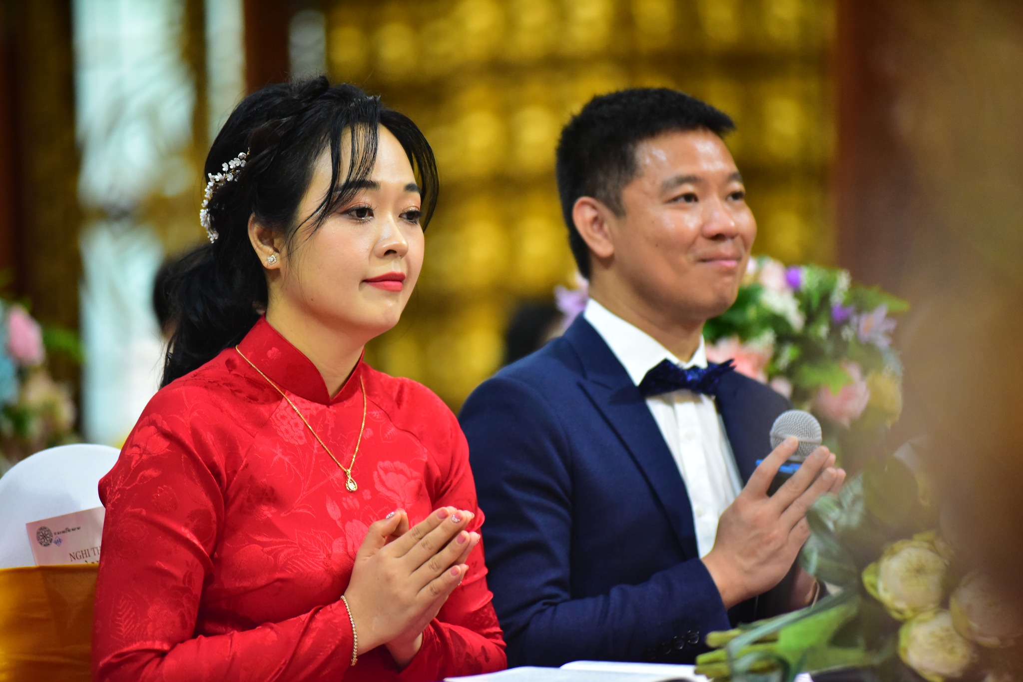 Hạnh phúc lâu dài từ hôn lễ trước Phật đài