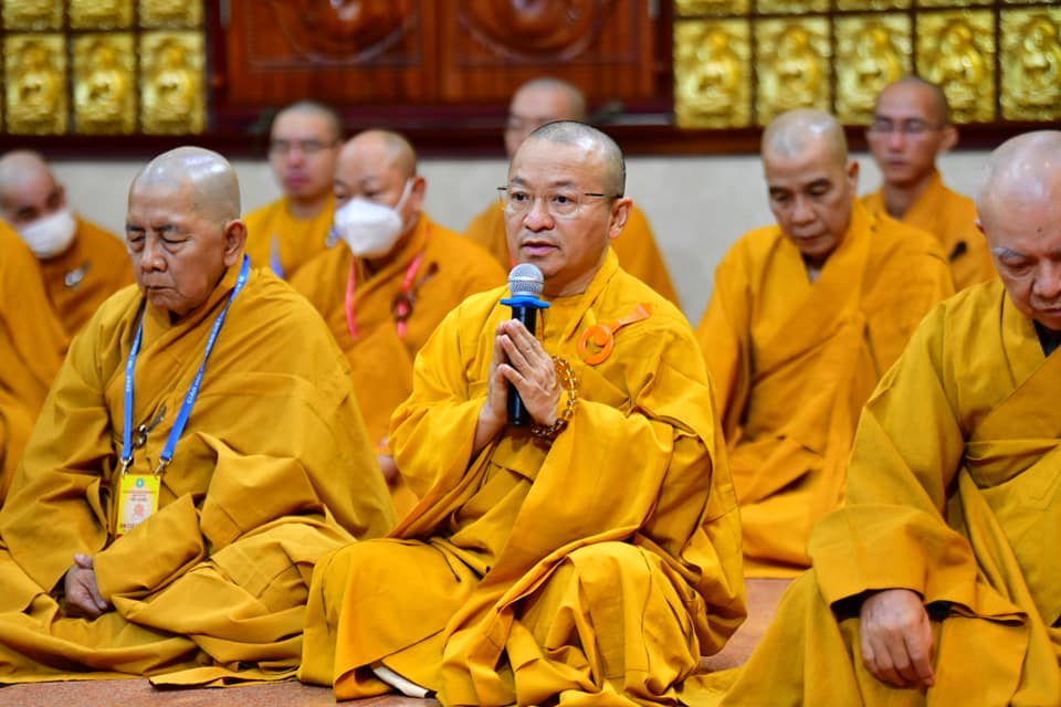 Quỹ Đạo Phật Ngày Nay trang nghiêm cúng dường chư Tăng quận 10 nhân lễ bố-tát tại Chùa Giác Ngộ