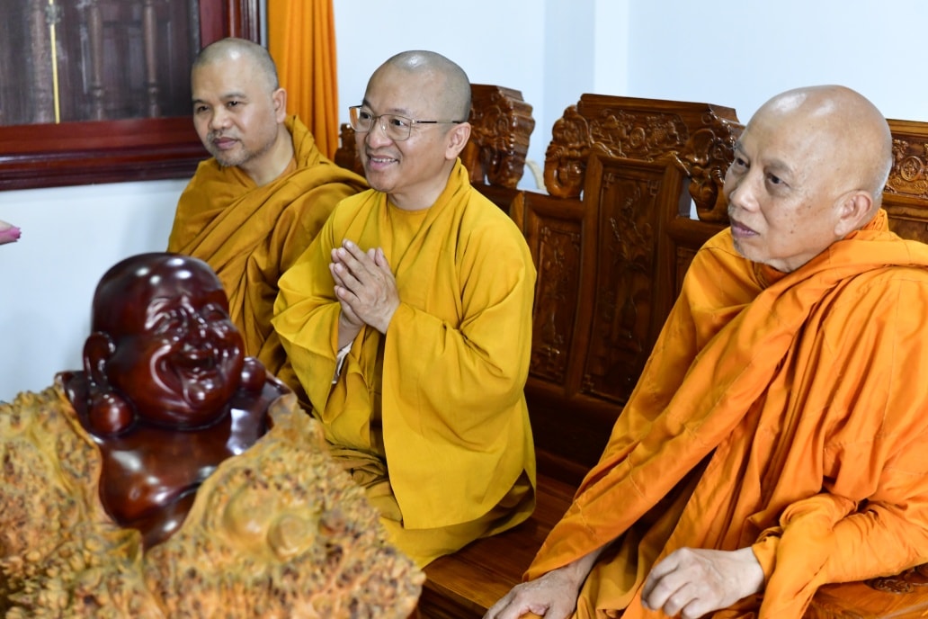 Dòng truyền thừa Drikung Kagyu tiếp kiến đức Quyền Pháp chủ GHPGVN và thăm Học viện PGVN tại Tp. HCM