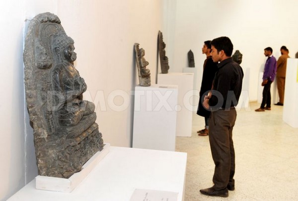 Chùm ảnh Triển lãm tác phẩm điêu khắc Phật giáo tại Bảo tàng Quốc gia Bangladesh