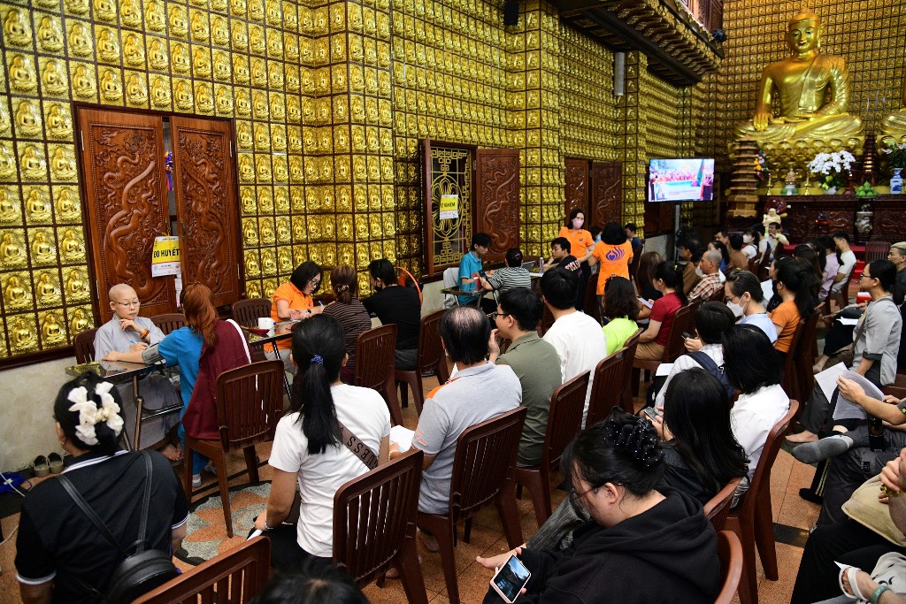 SÁNG THỨ BẢY ĐONG ĐẦY NGHĨA TÌNH VỚI 175 NGƯỜI ĐĂNG KÝ HIẾN MÁU TẠI CHÙA GIÁC NGỘ