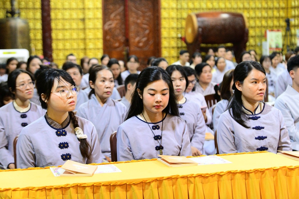 HƠN 200 PHẬT TỬ PHÁT TÂM QUY Y TAM BẢO TẠI CHÙA GIÁC NGỘ - GIEO HẠT BỒ-ĐỀ ĐÊM RẰM THÁNG GIÊNG