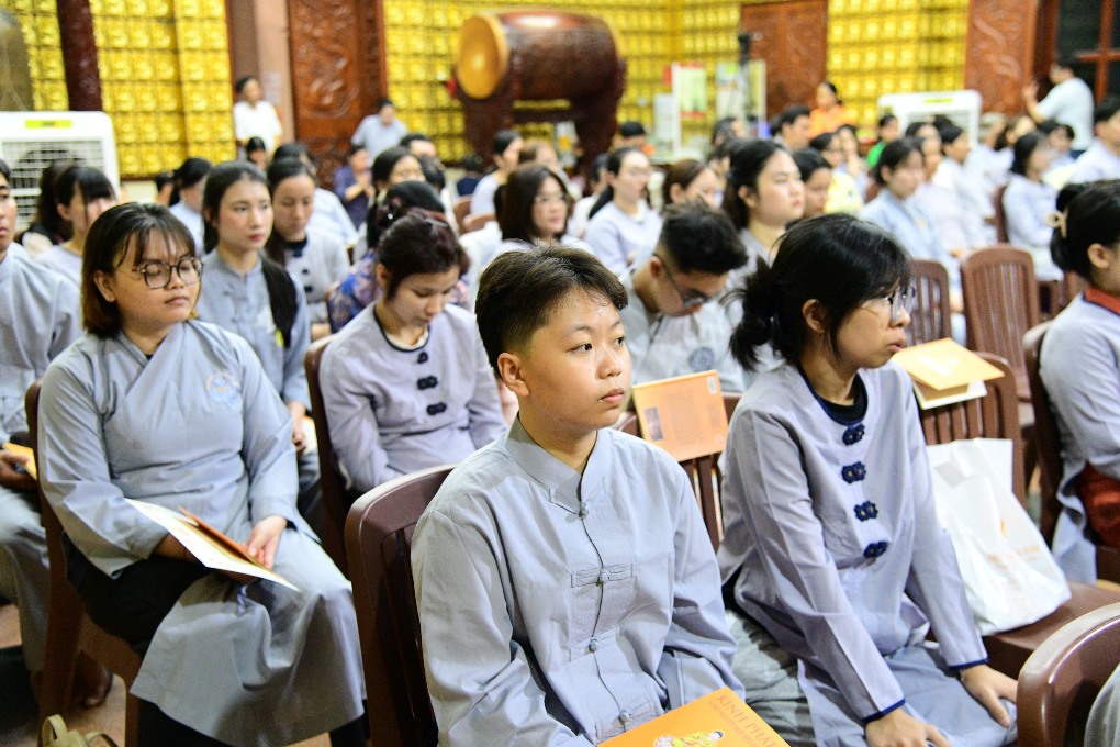 HƠN 200 PHẬT TỬ PHÁT TÂM QUY Y TAM BẢO TẠI CHÙA GIÁC NGỘ - GIEO HẠT BỒ-ĐỀ ĐÊM RẰM THÁNG GIÊNG