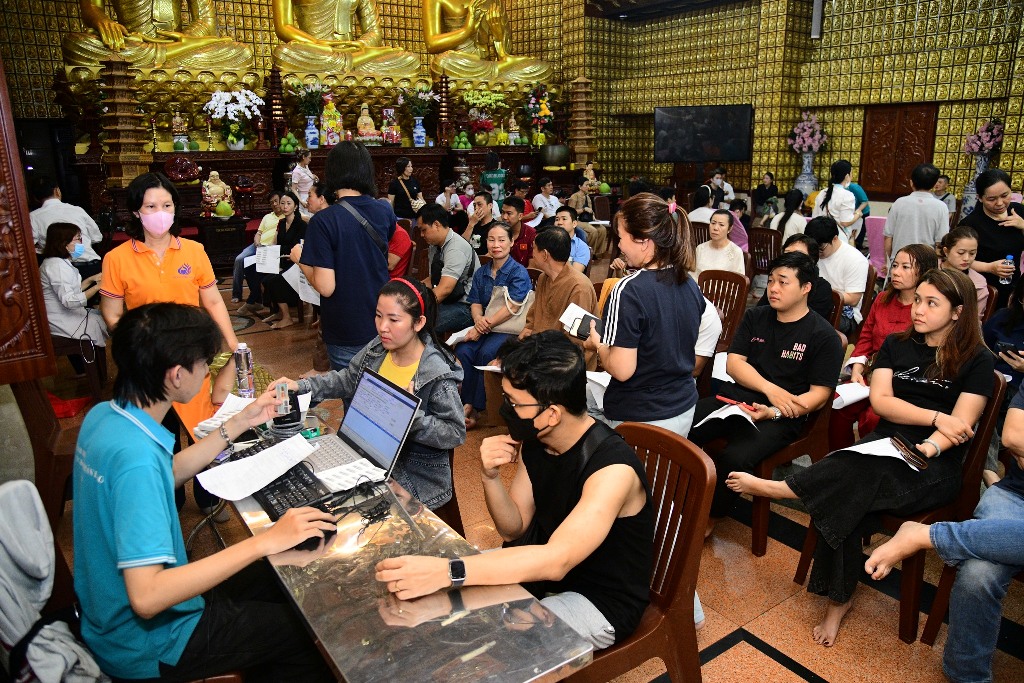 SÁNG THỨ BẢY ĐONG ĐẦY NGHĨA TÌNH VỚI 175 NGƯỜI ĐĂNG KÝ HIẾN MÁU TẠI CHÙA GIÁC NGỘ