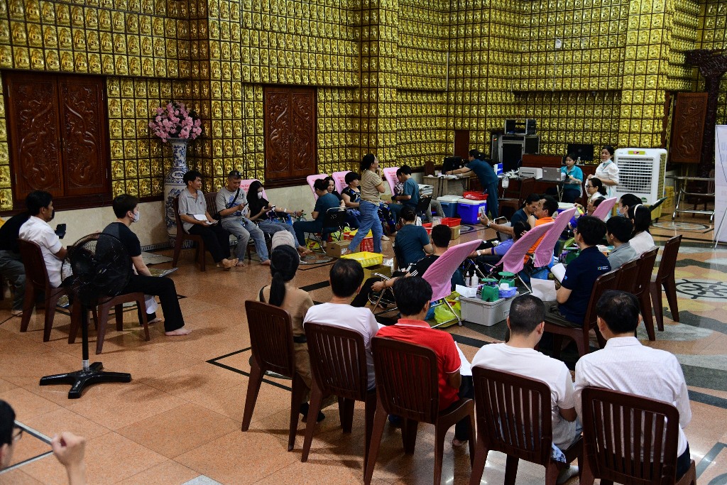 SÁNG THỨ BẢY ĐONG ĐẦY NGHĨA TÌNH VỚI 175 NGƯỜI ĐĂNG KÝ HIẾN MÁU TẠI CHÙA GIÁC NGỘ