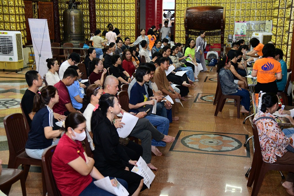 SÁNG THỨ BẢY ĐONG ĐẦY NGHĨA TÌNH VỚI 175 NGƯỜI ĐĂNG KÝ HIẾN MÁU TẠI CHÙA GIÁC NGỘ