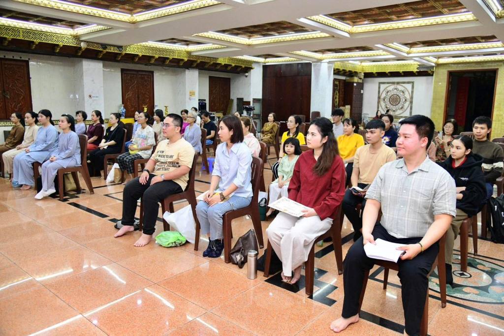 LỄ KHAI GIẢNG LỚP PHẬT PHÁP CĂN BẢN & NÂNG CAO HOÀN MÃN, QÚY PHẬT TỬ MANG NIỀM HOAN HỶ TRỌN VẸN VỀ NHÀ