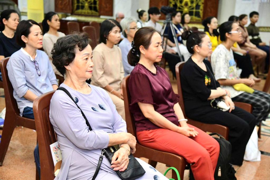 LỄ KHAI GIẢNG LỚP PHẬT PHÁP CĂN BẢN & NÂNG CAO HOÀN MÃN, QÚY PHẬT TỬ MANG NIỀM HOAN HỶ TRỌN VẸN VỀ NHÀ