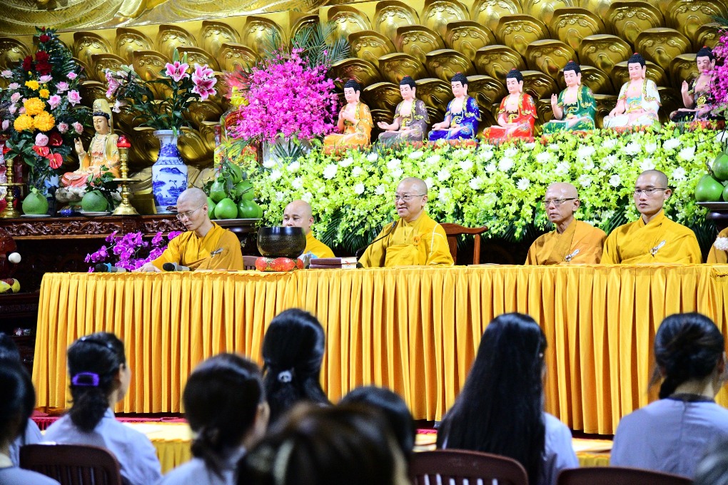 HƠN 200 PHẬT TỬ PHÁT TÂM QUY Y TAM BẢO TẠI CHÙA GIÁC NGỘ - GIEO HẠT BỒ-ĐỀ ĐÊM RẰM THÁNG GIÊNG