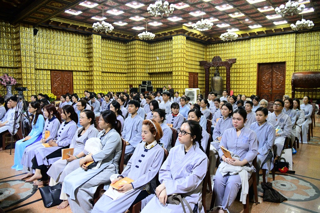 HƠN 200 PHẬT TỬ PHÁT TÂM QUY Y TAM BẢO TẠI CHÙA GIÁC NGỘ - GIEO HẠT BỒ-ĐỀ ĐÊM RẰM THÁNG GIÊNG