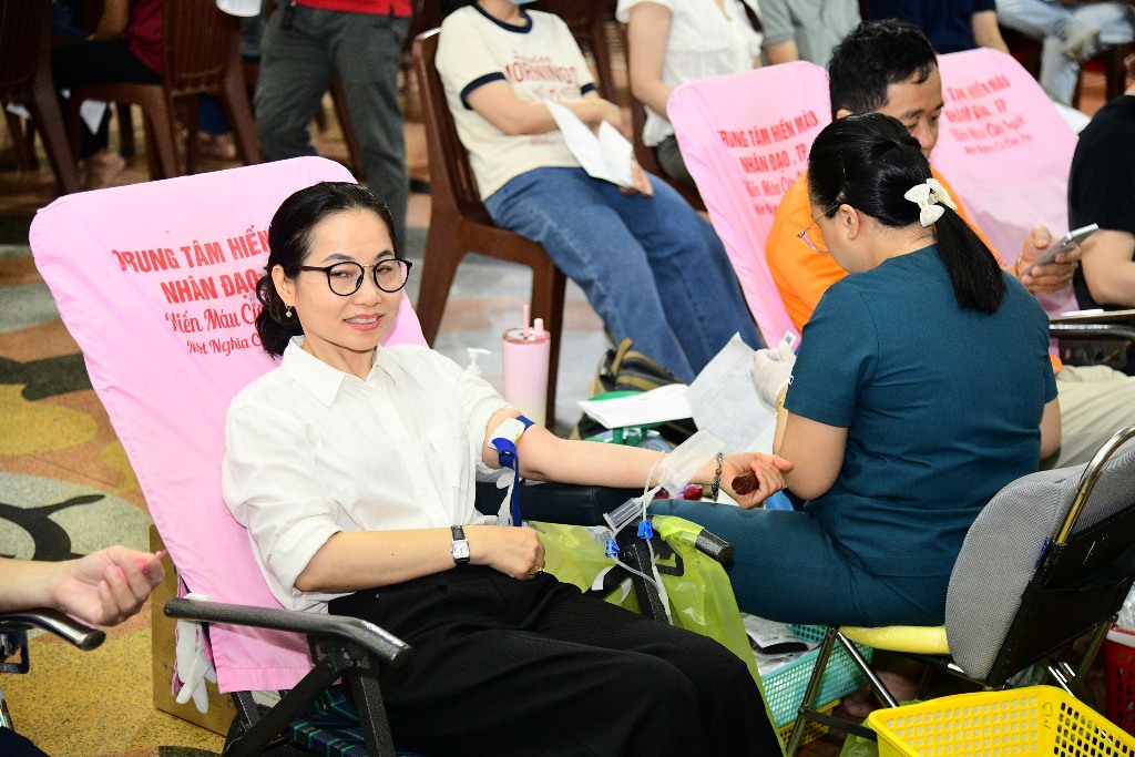 SÁNG THỨ BẢY ĐONG ĐẦY NGHĨA TÌNH VỚI 175 NGƯỜI ĐĂNG KÝ HIẾN MÁU TẠI CHÙA GIÁC NGỘ