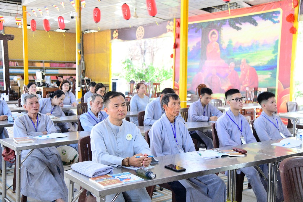 TỪ RỐI REN TẠI GIA ĐẾN THONG DONG XUẤT GIA – THÔNG ĐIỆP  NGÀY ĐẦU KHÓA TU XUẤT GIA GIEO DUYÊN LẦN 9