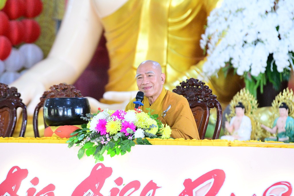 TỪ RỐI REN TẠI GIA ĐẾN THONG DONG XUẤT GIA – THÔNG ĐIỆP  NGÀY ĐẦU KHÓA TU XUẤT GIA GIEO DUYÊN LẦN 9