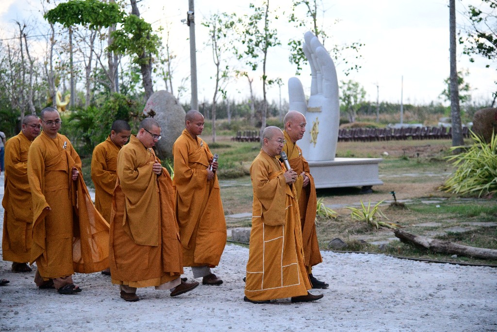 THỜI KHÓA CÔNG PHU SÁNG VÀ THIỀN HÀNH ĐÓN BÌNH MINH 