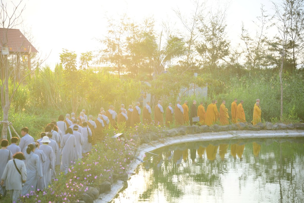 SÁNG AN NHIÊN TRONG KHÓA THIỀN HÀNH