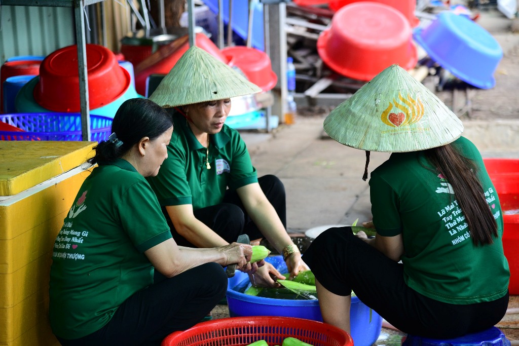 ÂM THẦM PHỤNG SỰ: HẬU CẦN NHÀ BẾP HỘ TRÌ KHÓA TU PHƯƠNG TRỜI THONG DONG 9