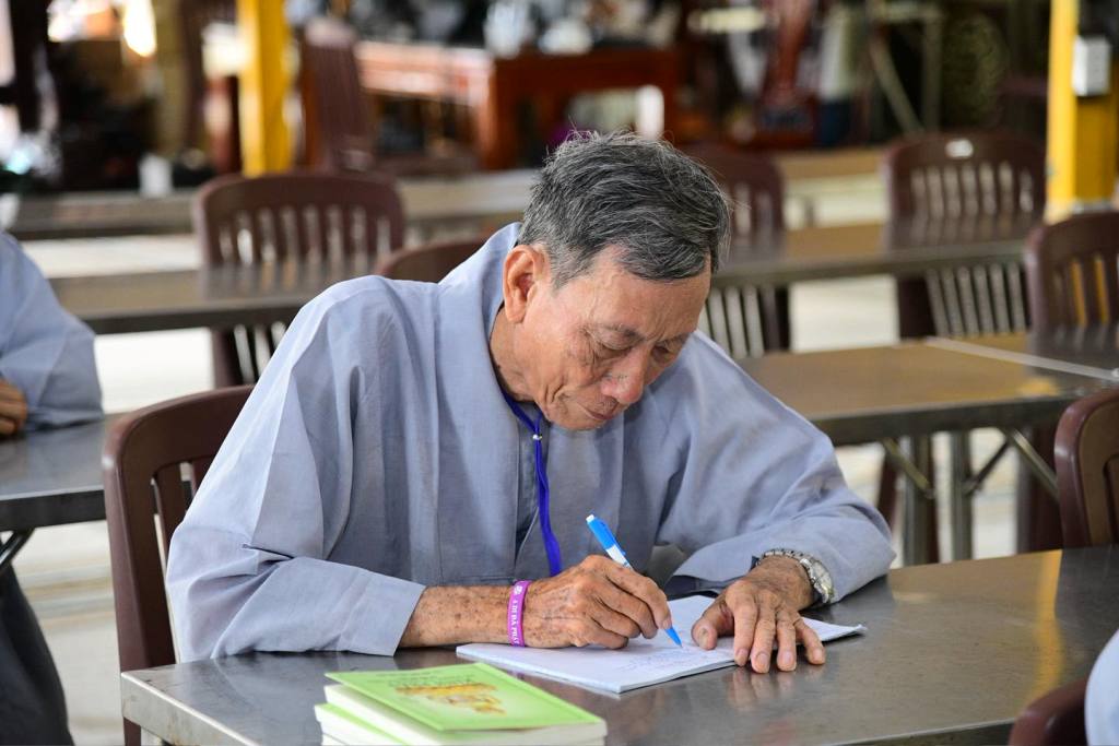 PHÁP VỊ LAN TỎA TỪ TĂNG ĐOÀN CHÙA GIÁC NGỘ TRONG NGÀY TU THỨ TƯ