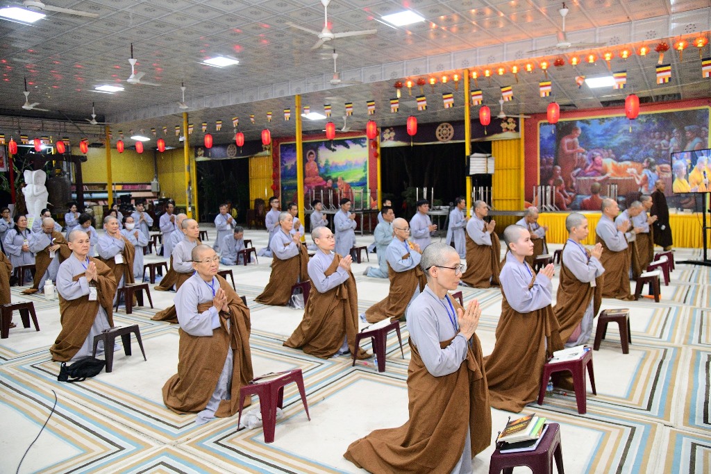 LỄ SÁM HỐI TOÀN THỂ TẠI CHÙA QUAN ÂM ĐÔNG HẢI