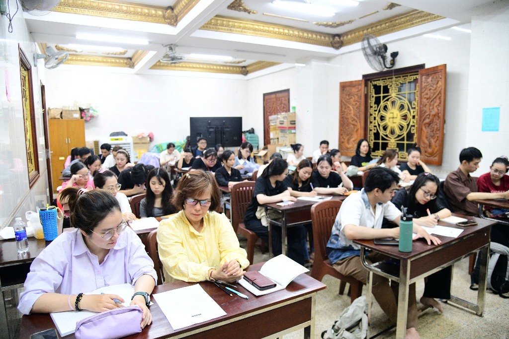 KHAI GIẢNG LỚP TIẾNG ANH GIAO TIẾP TẠI CHÙA GIÁC NGỘ