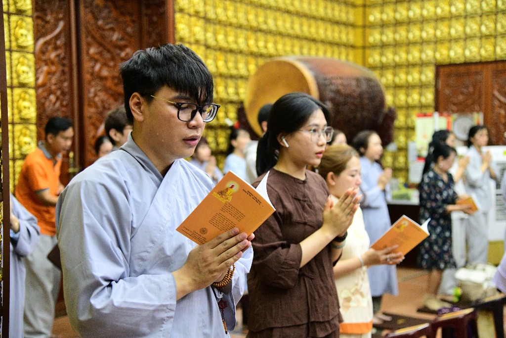 ĐÊM SÁM HỐI – TRỞ VỀ LẮNG NGHE CHÍNH MÌNH TẠI CHÙA GIÁC NGỘ