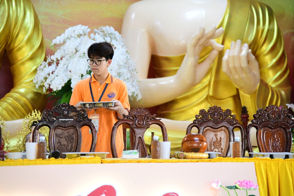 ÂM THẦM PHỤNG SỰ: HẬU CẦN NHÀ BẾP HỘ TRÌ KHÓA TU PHƯƠNG TRỜI THONG DONG 9