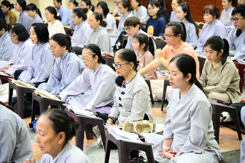 ĐÊM SÁM HỐI – TRỞ VỀ LẮNG NGHE CHÍNH MÌNH TẠI CHÙA GIÁC NGỘ