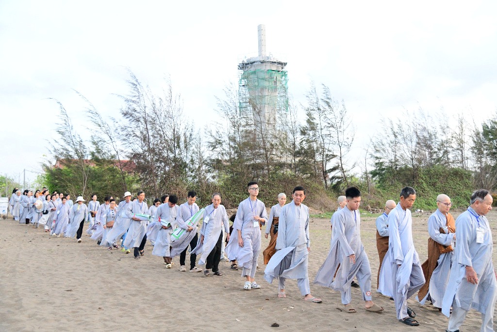 THỜI KHÓA CÔNG PHU SÁNG VÀ THIỀN HÀNH ĐÓN BÌNH MINH 