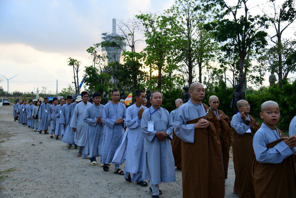 SÁNG AN NHIÊN TRONG KHÓA THIỀN HÀNH