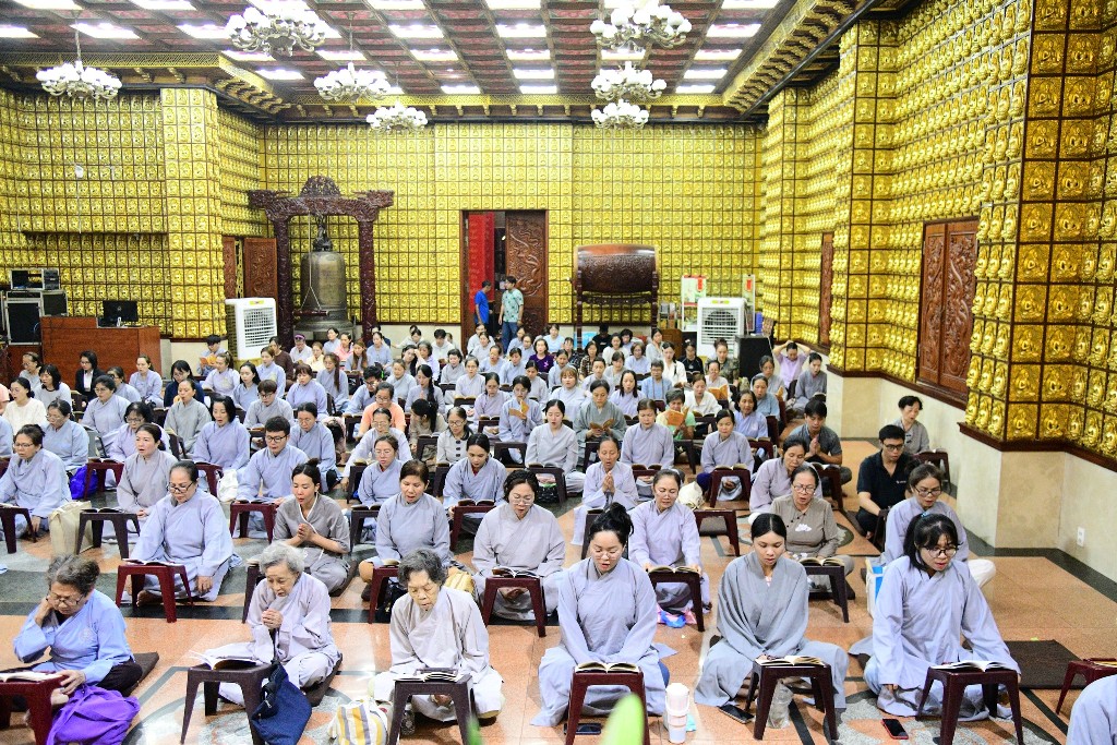 ĐÊM SÁM HỐI – TRỞ VỀ LẮNG NGHE CHÍNH MÌNH TẠI CHÙA GIÁC NGỘ