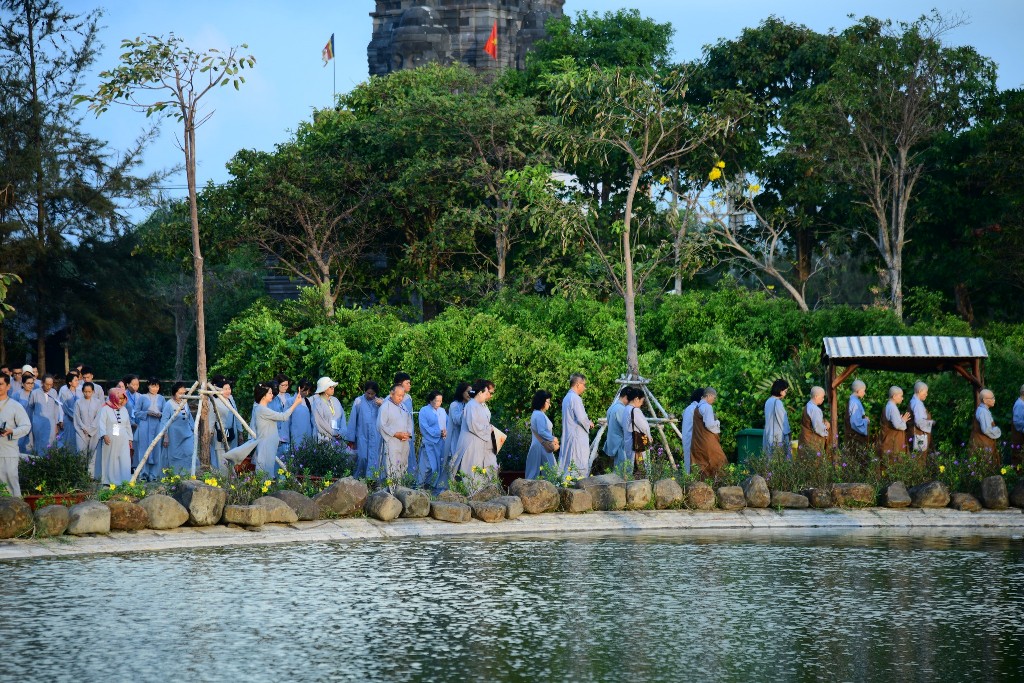 SÁNG AN NHIÊN TRONG KHÓA THIỀN HÀNH