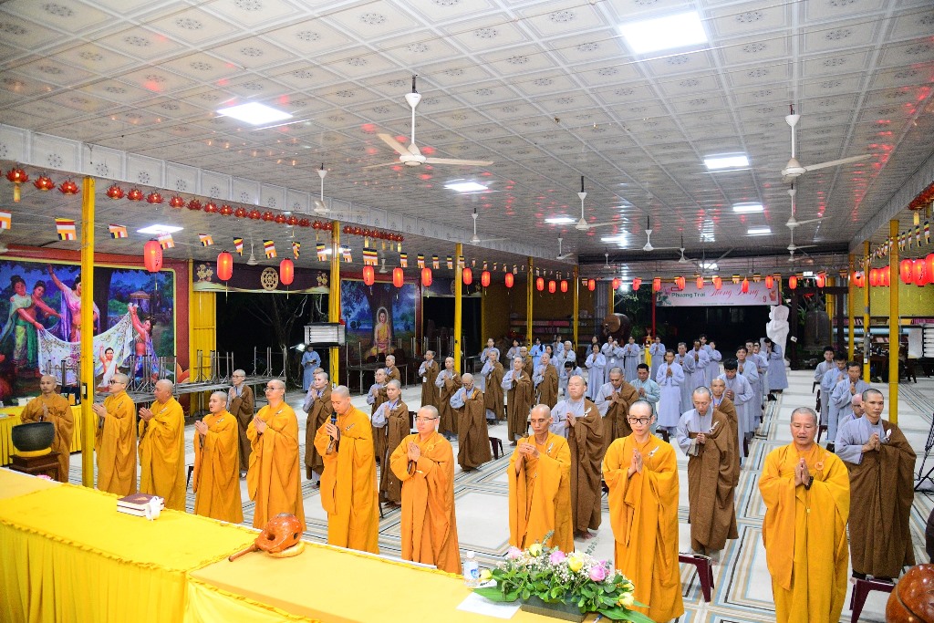 LỄ SÁM HỐI TOÀN THỂ TẠI CHÙA QUAN ÂM ĐÔNG HẢI