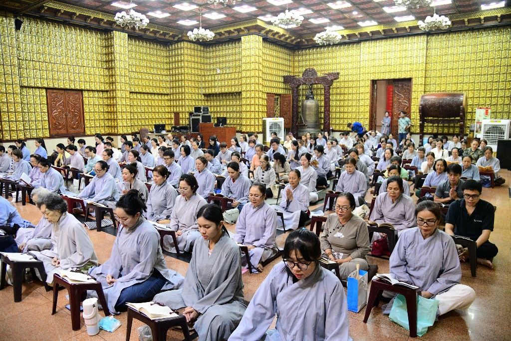 ĐÊM SÁM HỐI – TRỞ VỀ LẮNG NGHE CHÍNH MÌNH TẠI CHÙA GIÁC NGỘ