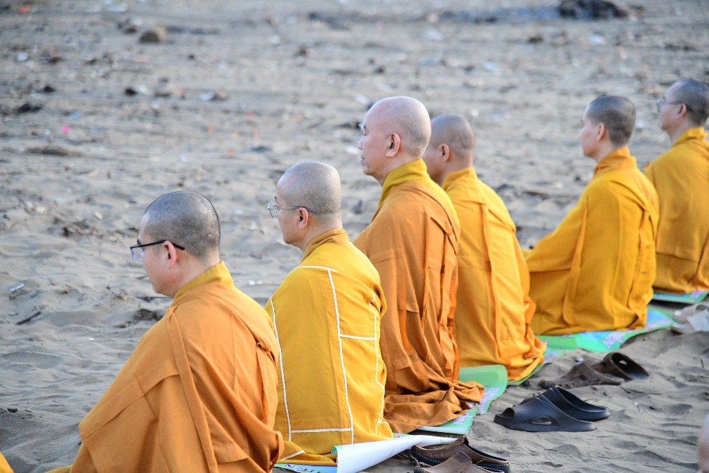 THỜI KHÓA CÔNG PHU SÁNG VÀ THIỀN HÀNH ĐÓN BÌNH MINH 