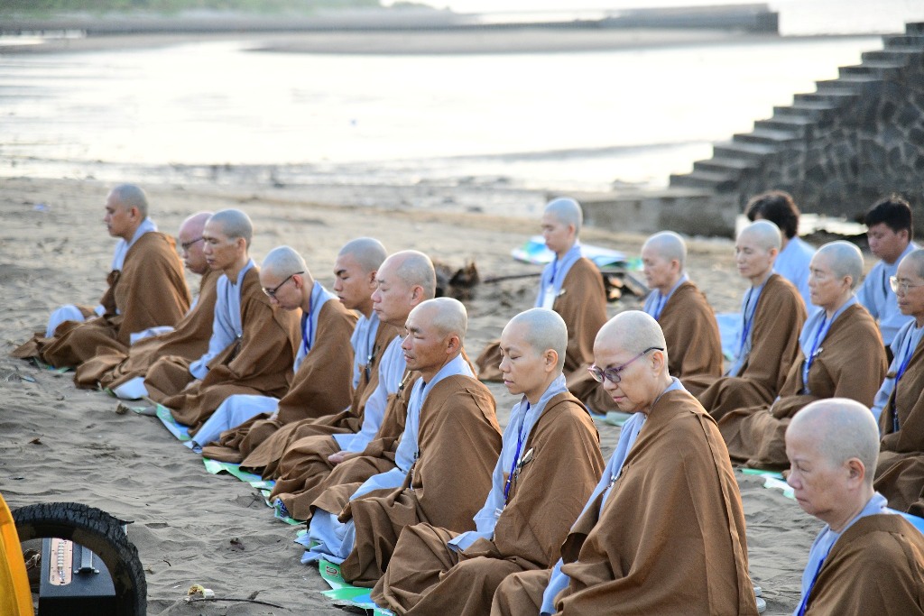 THỜI KHÓA CÔNG PHU SÁNG VÀ THIỀN HÀNH ĐÓN BÌNH MINH 