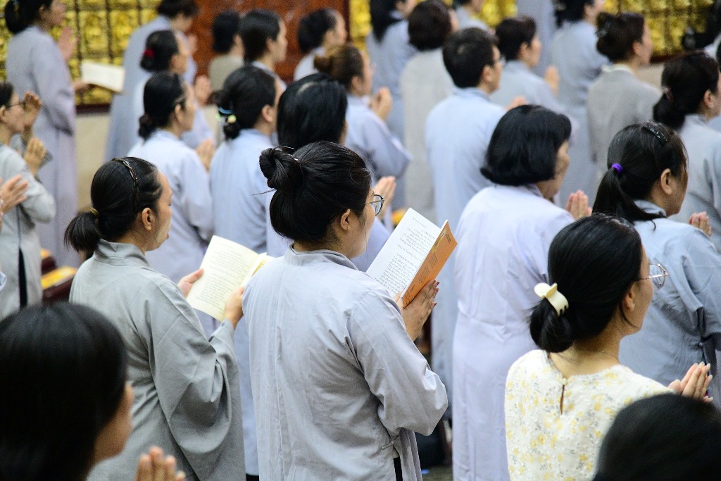 ĐÊM SÁM HỐI – TRỞ VỀ LẮNG NGHE CHÍNH MÌNH TẠI CHÙA GIÁC NGỘ