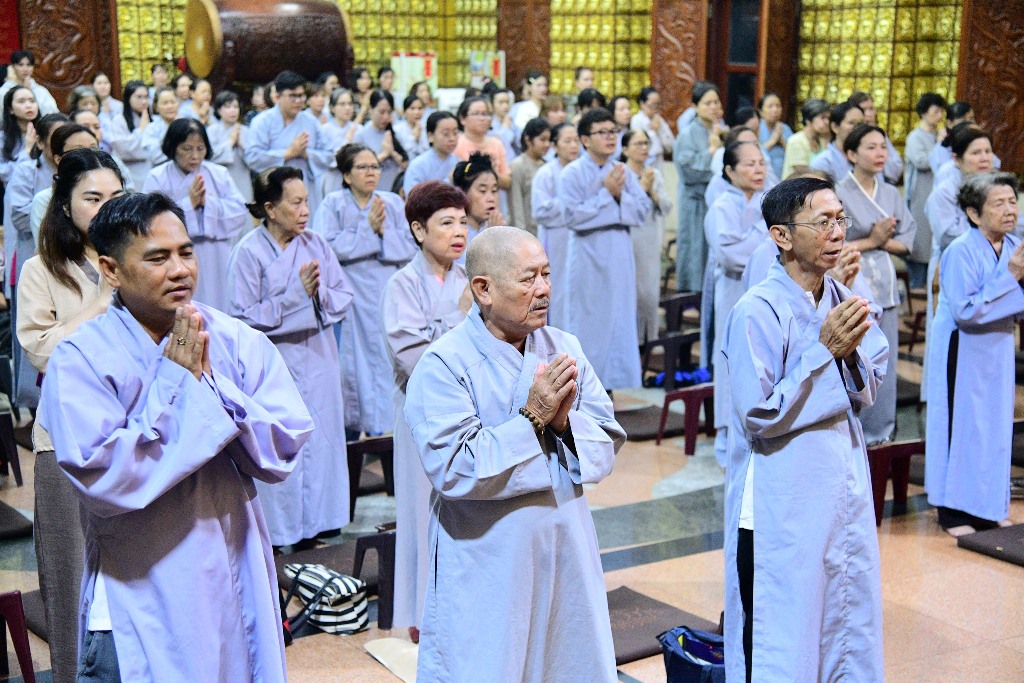 ĐÊM SÁM HỐI – TRỞ VỀ LẮNG NGHE CHÍNH MÌNH TẠI CHÙA GIÁC NGỘ