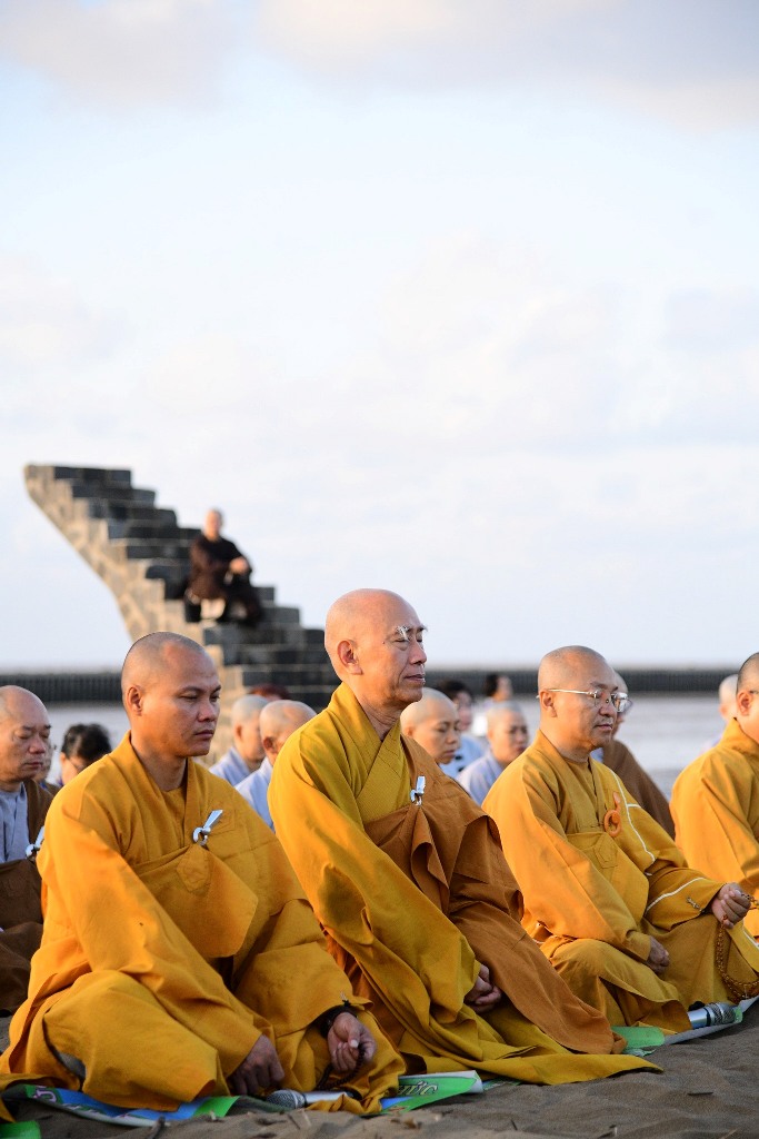 THỜI KHÓA CÔNG PHU SÁNG VÀ THIỀN HÀNH ĐÓN BÌNH MINH 