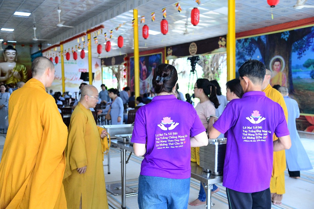 ÂM THẦM PHỤNG SỰ: HẬU CẦN NHÀ BẾP HỘ TRÌ KHÓA TU PHƯƠNG TRỜI THONG DONG 9