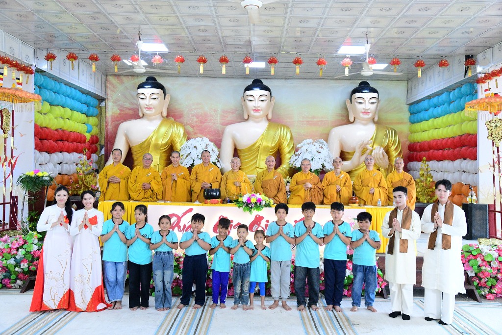 KHAI MẠC KHÓA TU “PHƯƠNG TRỜI THONG DONG” LẦN 9: GIEO DUYÊN XUẤT GIA, MỞ LỐI AN LẠC