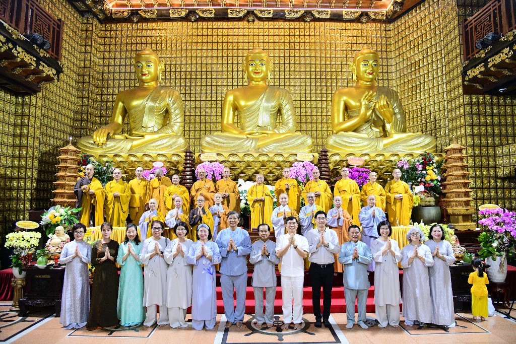 LỄ TƯỞNG NIỆM ĐỨC PHẬT NHẬP NIẾT-BÀN VÀ MỪNG NGÀY TIẾP NỐI LẦN THỨ 58 CỦA SƯ PHỤ THÍCH NHẬT TỪ: THẮP SÁNG TINH THẦN TRI ÂN VÀ TIẾP NỐI CHÁNH PHÁP