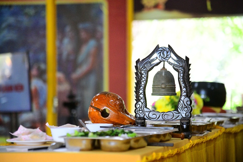 BỮA CƠM CHÁNH NIỆM ĐẦU TIÊN TRONG KHÓA TU PHƯƠNG TRỜI THONG DONG LẦN 9