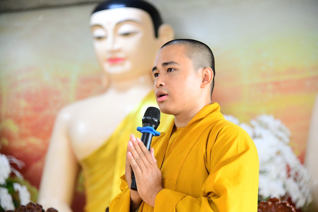 NỤ CƯỜI VÀ YÊU THƯƠNG – HÀNH TRANG NHẸ BƯỚC VỀ CÕI PHẬT