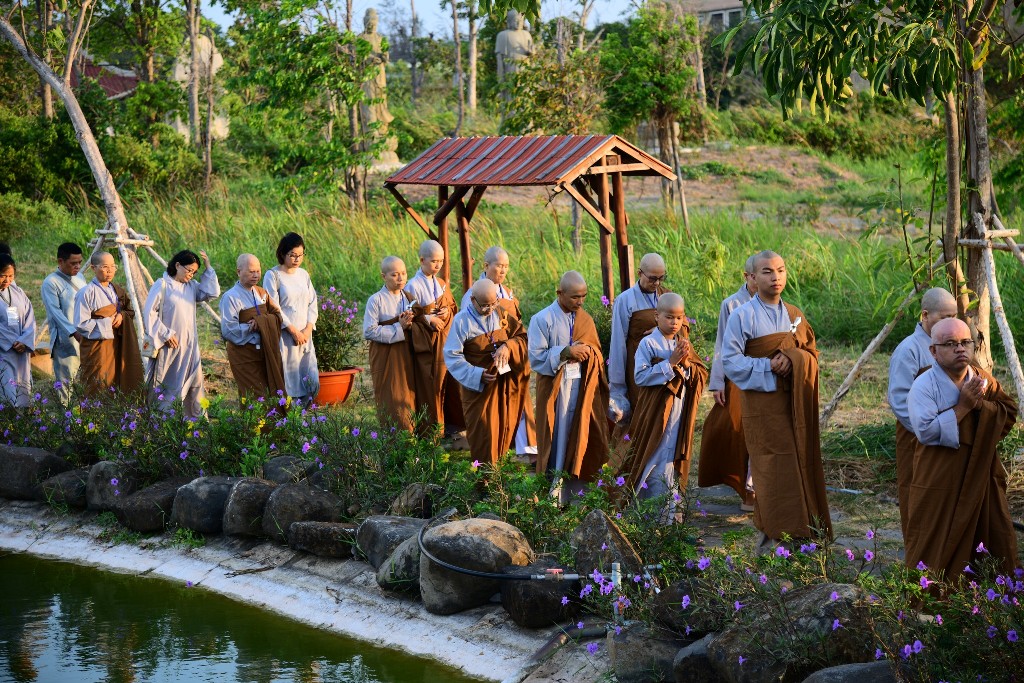 SÁNG AN NHIÊN TRONG KHÓA THIỀN HÀNH