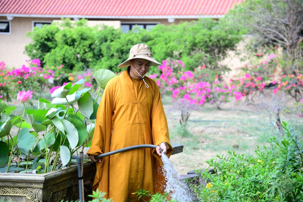 ÂM THẦM PHỤNG SỰ: HẬU CẦN NHÀ BẾP HỘ TRÌ KHÓA TU PHƯƠNG TRỜI THONG DONG 9