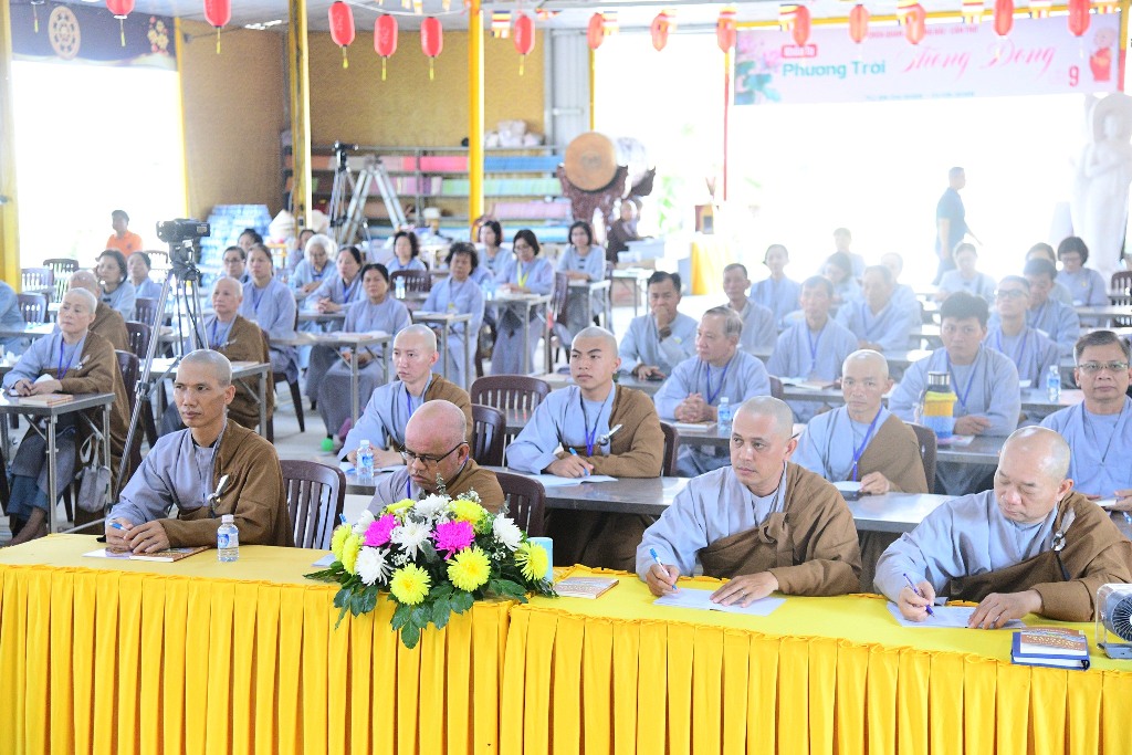 TỪ RỐI REN TẠI GIA ĐẾN THONG DONG XUẤT GIA – THÔNG ĐIỆP  NGÀY ĐẦU KHÓA TU XUẤT GIA GIEO DUYÊN LẦN 9