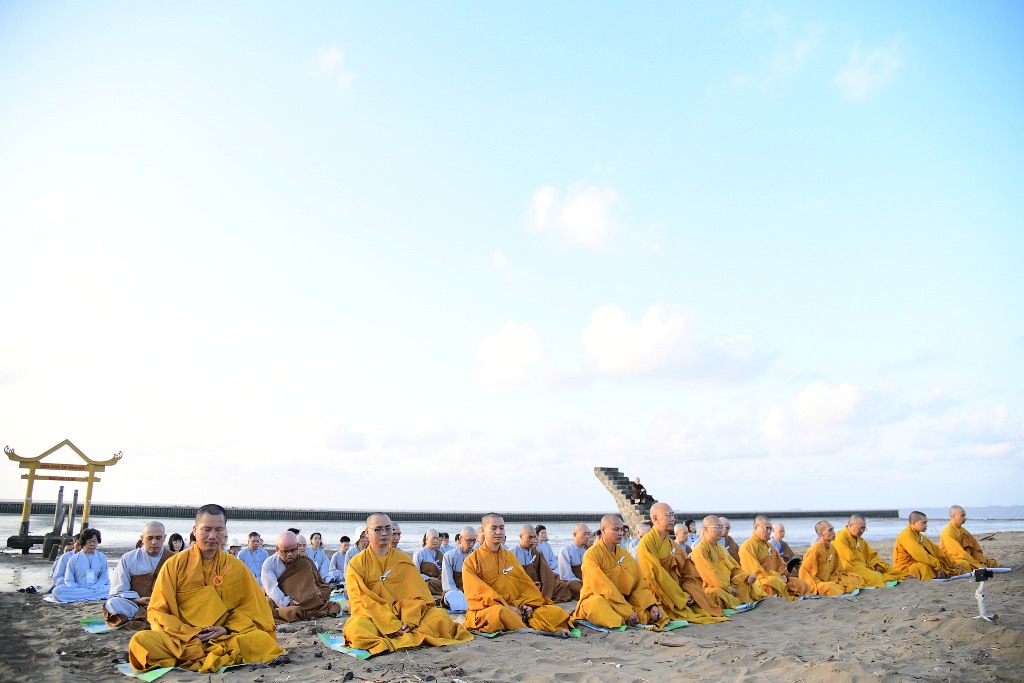 THỜI KHÓA CÔNG PHU SÁNG VÀ THIỀN HÀNH ĐÓN BÌNH MINH 