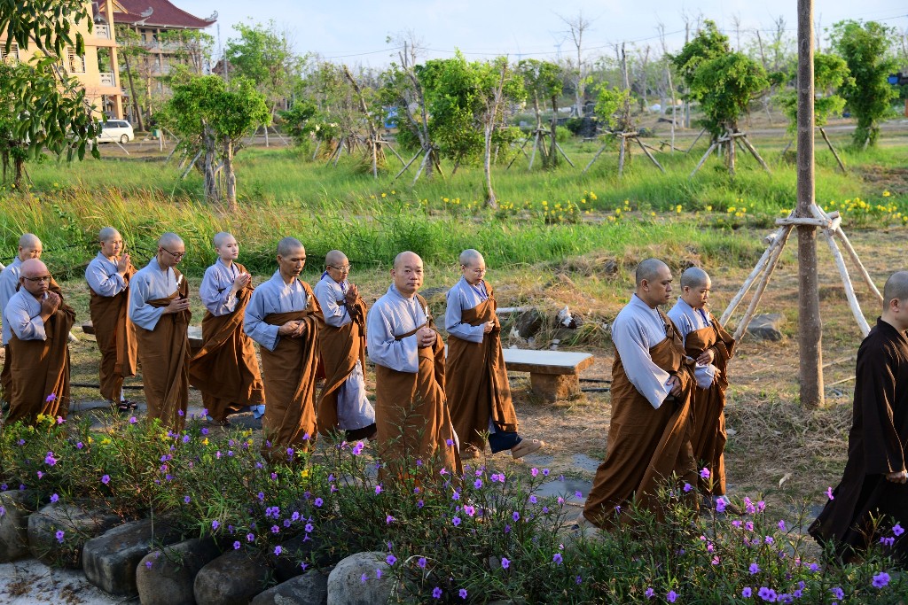 SÁNG AN NHIÊN TRONG KHÓA THIỀN HÀNH