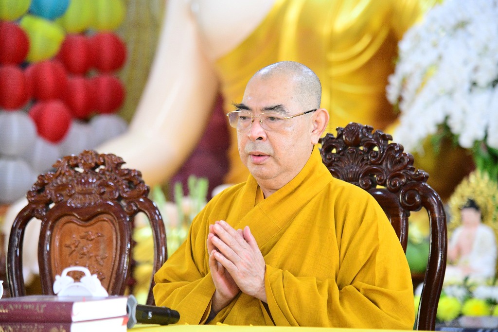 NỤ CƯỜI VÀ YÊU THƯƠNG – HÀNH TRANG NHẸ BƯỚC VỀ CÕI PHẬT