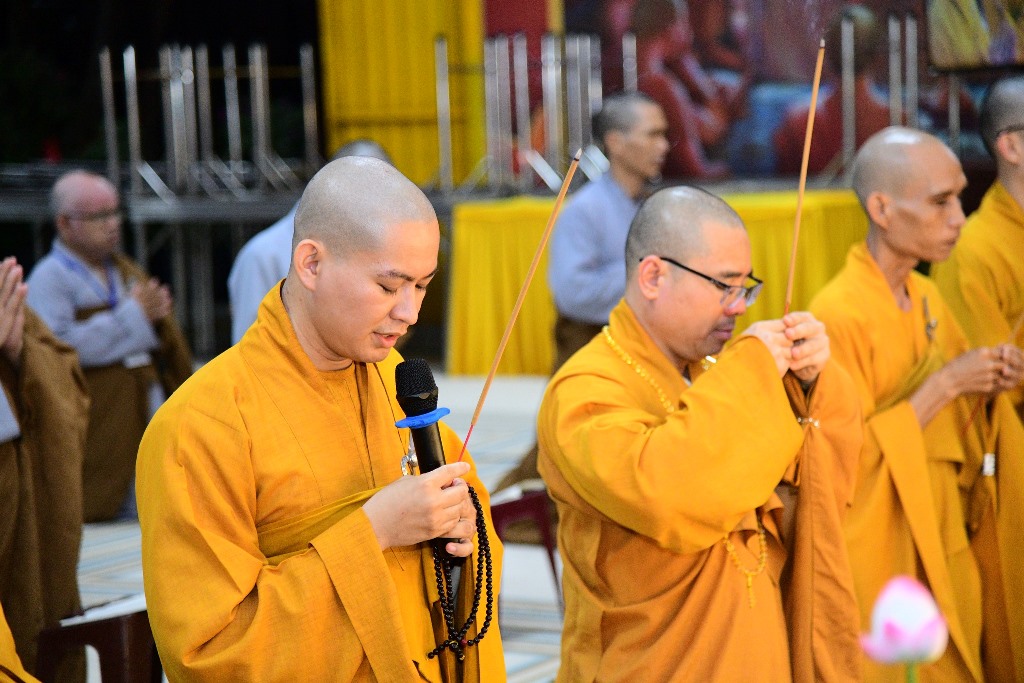 LỄ SÁM HỐI TOÀN THỂ TẠI CHÙA QUAN ÂM ĐÔNG HẢI
